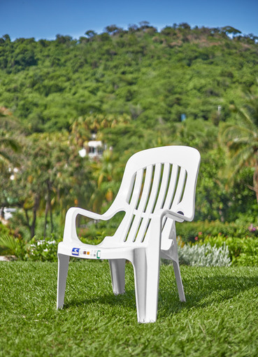 Muebles de plástico para exteriores: economía y estilo con Sanchia en Guatemala